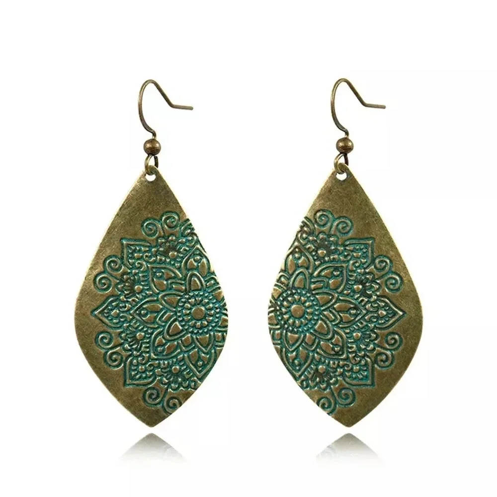 NEW | Antiqued Bronze Carved Flower Earrings‎